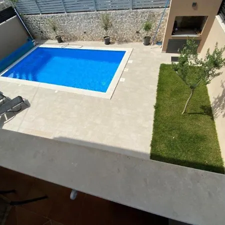 Mirja - 50 M From