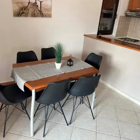 Apartment Mirja - 50 M From Petrcane